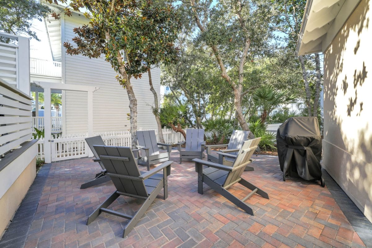 Outdoor Seating and Grill