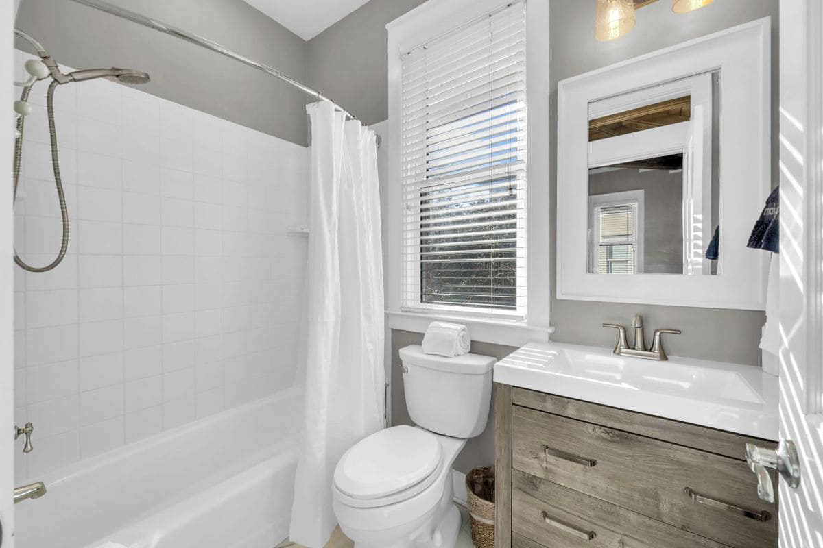Second Floor King Ensuite