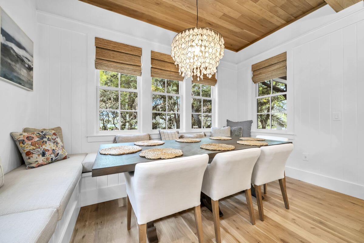 Dining Table with Bay Window